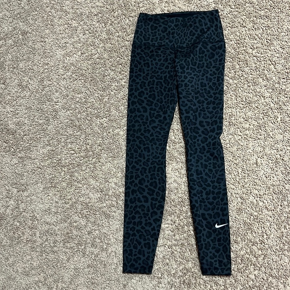 Nike leopard print leggings